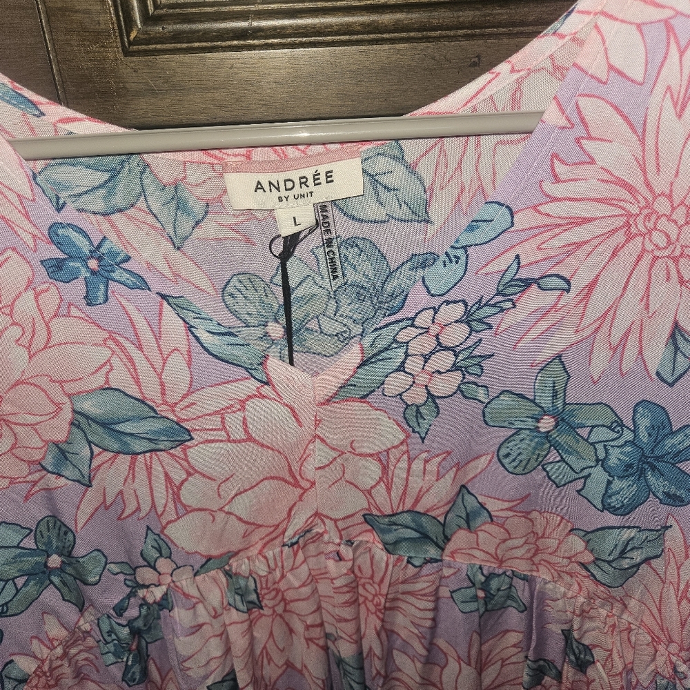 Clothes - Picture 5 of 16
